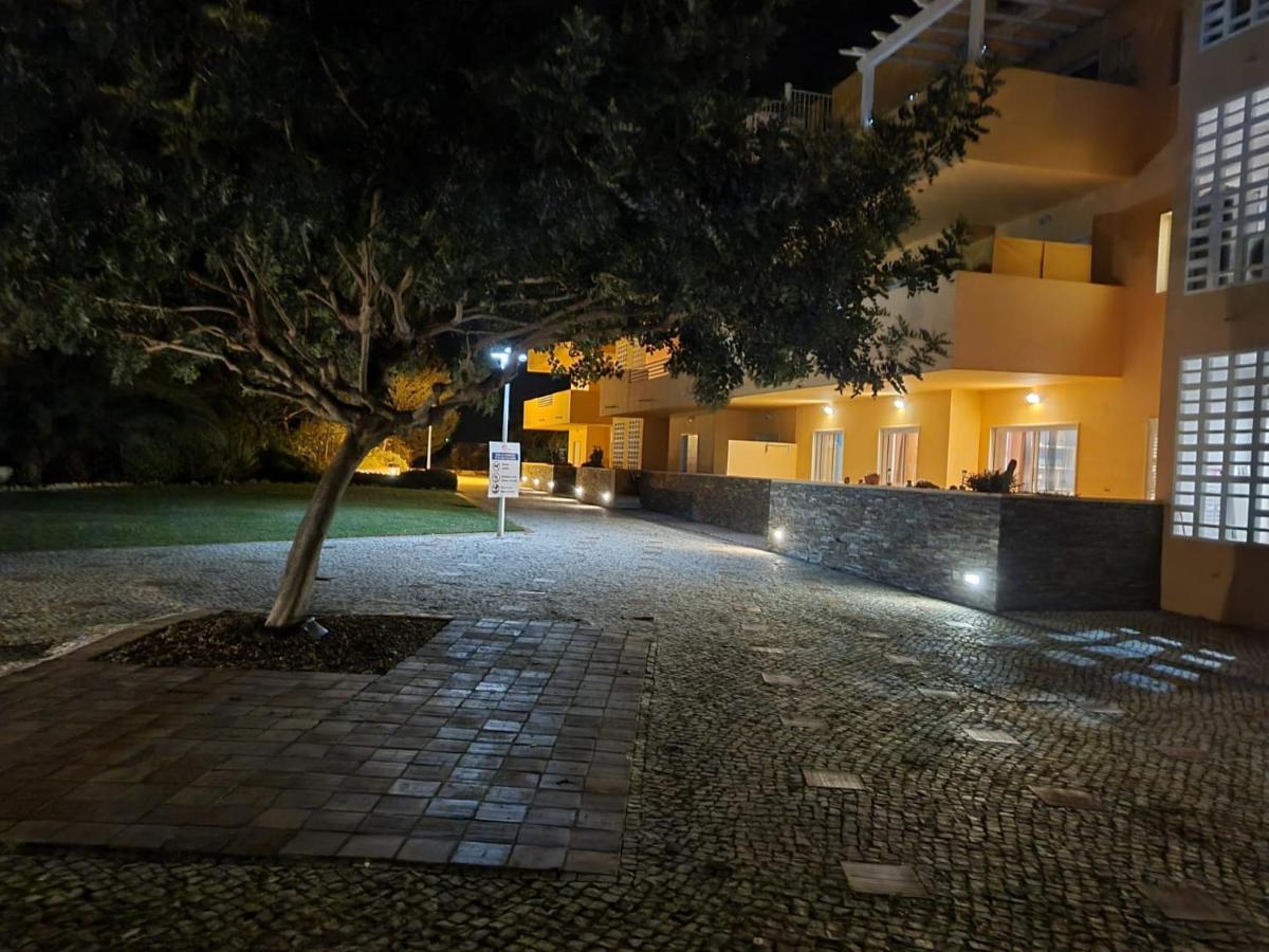 Marinho - 2 Bedroom 2 Bathroom Ground Floor Apartment With Communal Pool And Gardens Conceição Eksteriør billede
